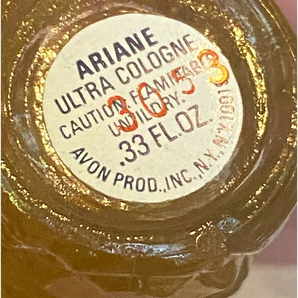 Vintage Ariane and thimble in old Avon box      NV - Picture 4 of 4